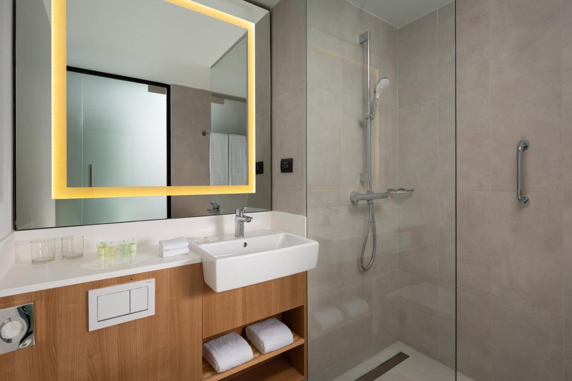 Courtyard By Marriott Bucharest Floreasca Extérieur photo